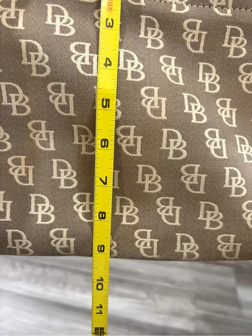Dooney & Bourke‎ Tan and Cream Signature Logo Tote